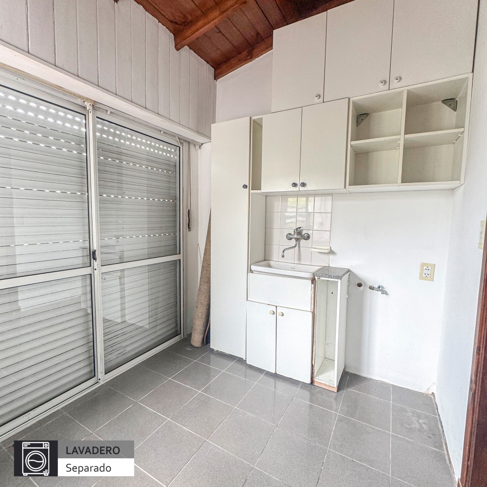 HERMOSO PISO DE CUATRO AMBIENTES CON DEPENDENCIA DE SERVICIO Y DOBLE BALCON. MAR DEL PLATA.