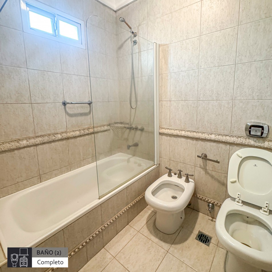 HERMOSO PISO DE CUATRO AMBIENTES CON DEPENDENCIA DE SERVICIO Y DOBLE BALCON. MAR DEL PLATA.