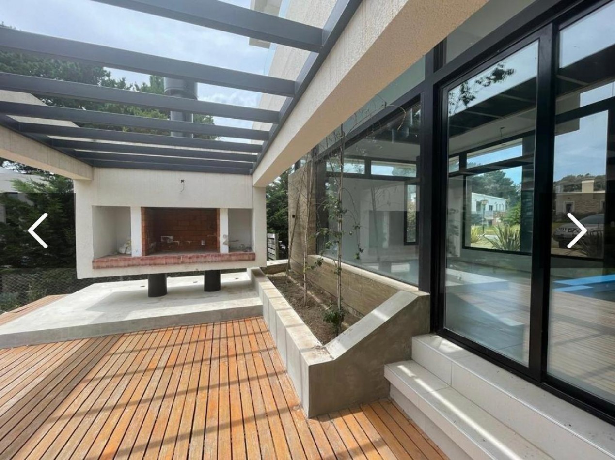 MODERNA CASA CON PISCINA EN ALQUILER 24 MESES BARRIO PRIVADO ARENAS DEL SUR MAR DEL PLATA