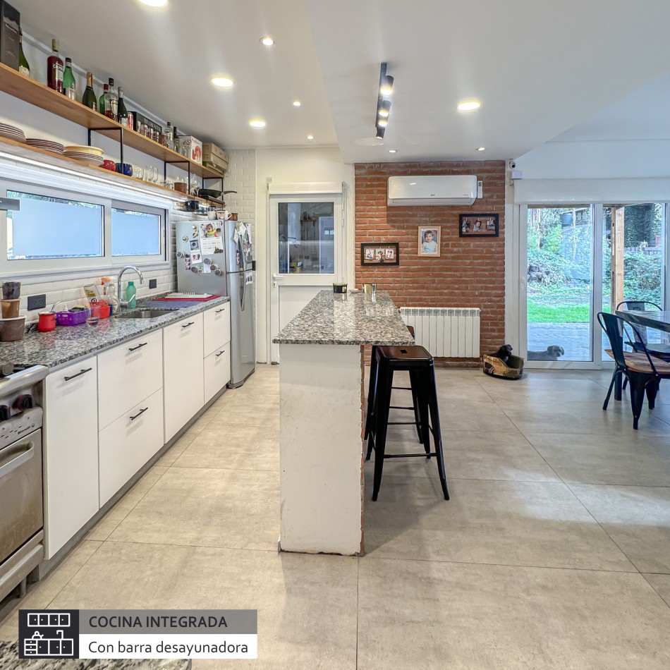 MODERNA CASA EN BOSQUE PERALTA RAMOS A UNA CUADRA DE LA PLAZA. MAR DEL PLATA