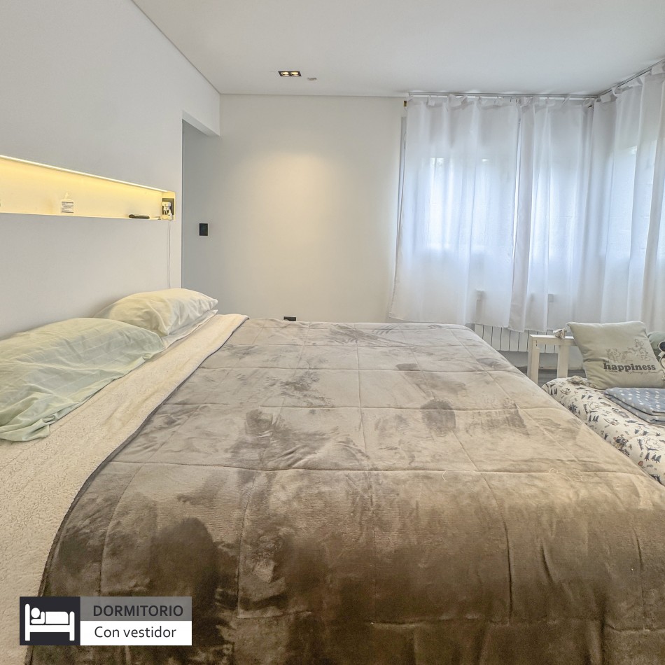 MODERNA CASA EN BOSQUE PERALTA RAMOS A UNA CUADRA DE LA PLAZA. MAR DEL PLATA