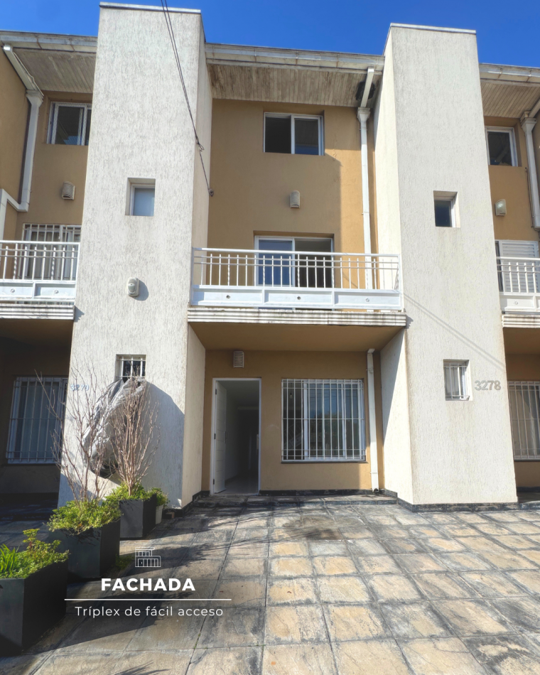 TRIPLEX DE 4 AMBIENTES CON COCHERA Y PATIO CON PARRILLA. MAR DEL PLATA.