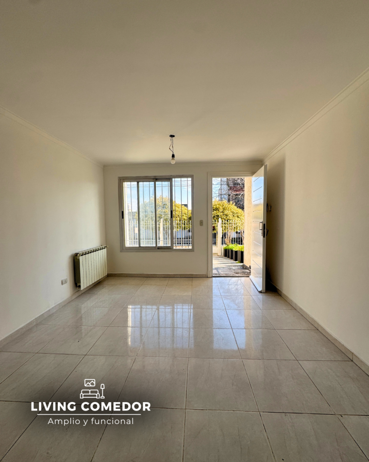 TRIPLEX DE 4 AMBIENTES CON COCHERA Y PATIO CON PARRILLA. MAR DEL PLATA.