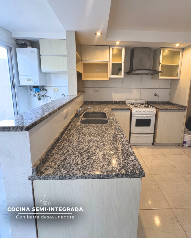 TRIPLEX DE 4 AMBIENTES CON COCHERA Y PATIO CON PARRILLA. MAR DEL PLATA.