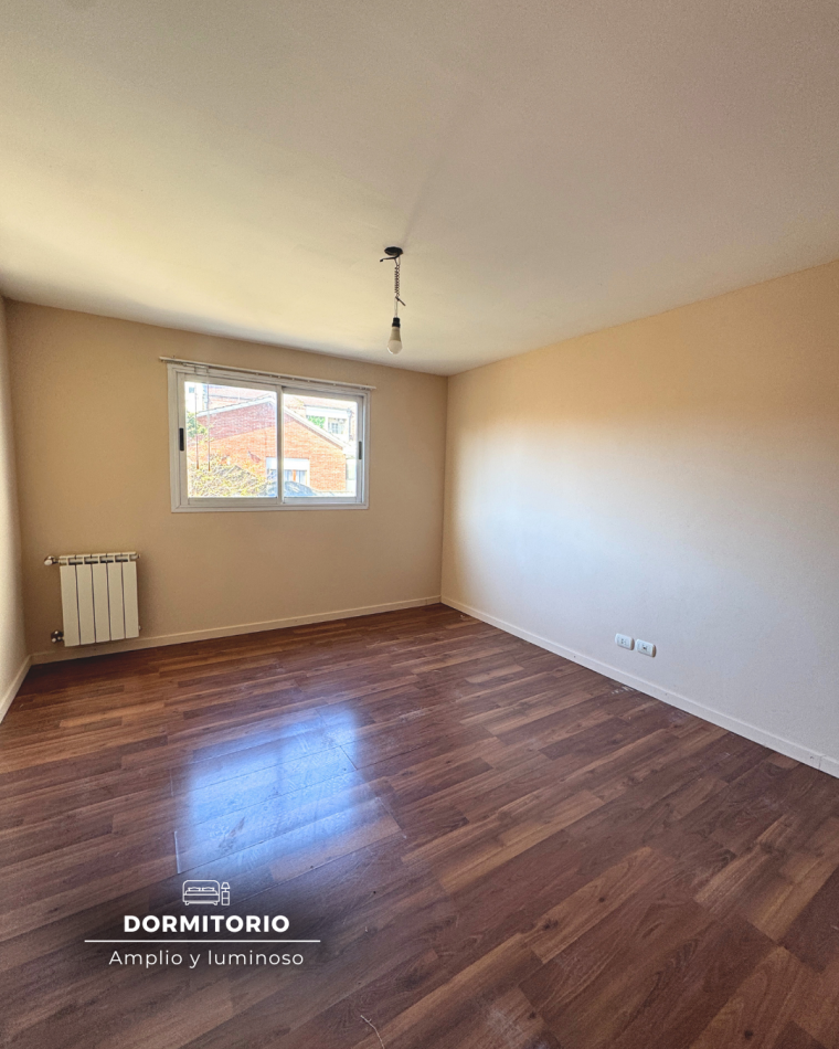 TRIPLEX DE 4 AMBIENTES CON COCHERA Y PATIO CON PARRILLA. MAR DEL PLATA.