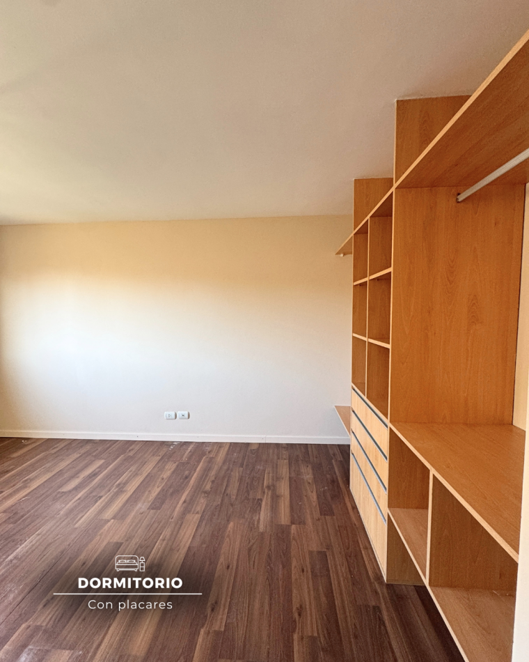 TRIPLEX DE 4 AMBIENTES CON COCHERA Y PATIO CON PARRILLA. MAR DEL PLATA.