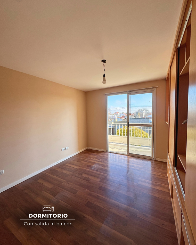 TRIPLEX DE 4 AMBIENTES CON COCHERA Y PATIO CON PARRILLA. MAR DEL PLATA.