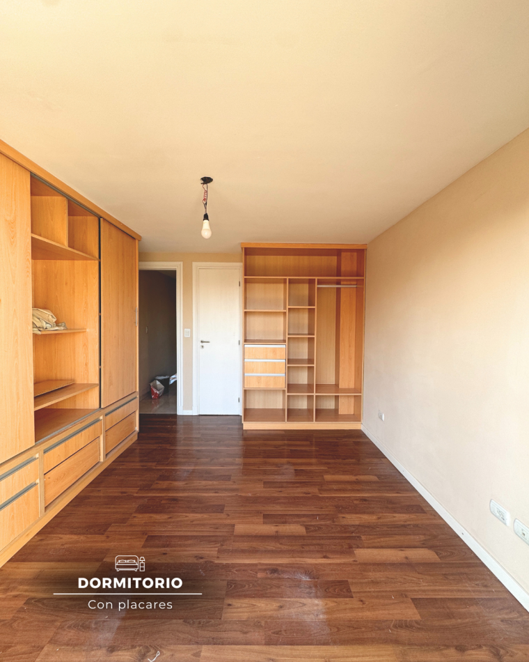 TRIPLEX DE 4 AMBIENTES CON COCHERA Y PATIO CON PARRILLA. MAR DEL PLATA.