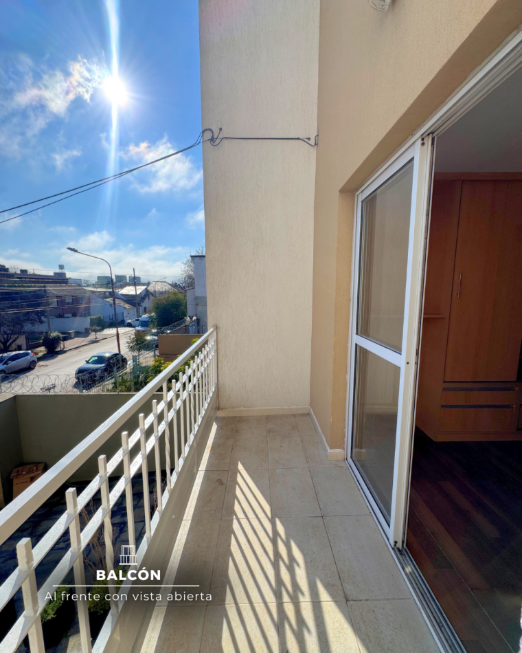 TRIPLEX DE 4 AMBIENTES CON COCHERA Y PATIO CON PARRILLA. MAR DEL PLATA.