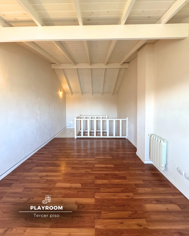 TRIPLEX DE 4 AMBIENTES CON COCHERA Y PATIO CON PARRILLA. MAR DEL PLATA.