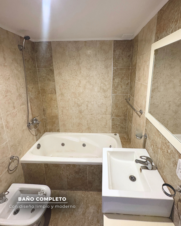 TRIPLEX DE 4 AMBIENTES CON COCHERA Y PATIO CON PARRILLA. MAR DEL PLATA.