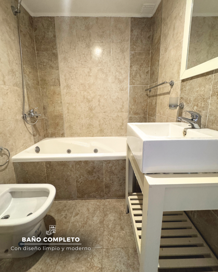 TRIPLEX DE 4 AMBIENTES CON COCHERA Y PATIO CON PARRILLA. MAR DEL PLATA.