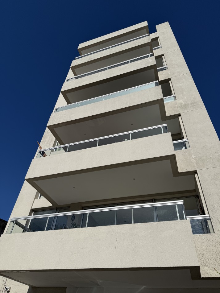 VENTA DEPARTAMENTO 2 AMBIENTES CON COCHERA, BALCON Y TERRAZA PRIVADA. MAR DEL PLATA