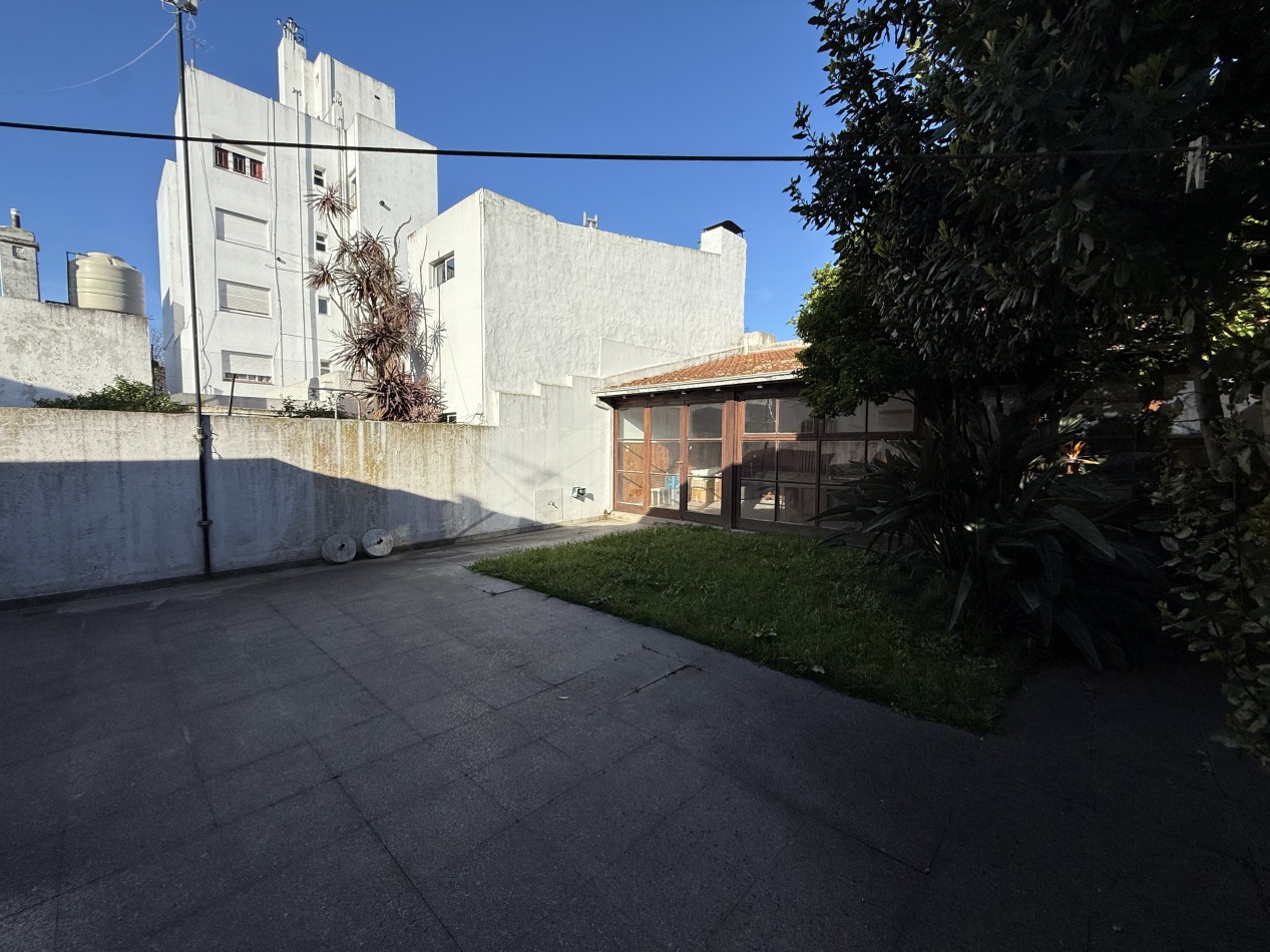 CHALET 3 AMBIENTES CON GARAGE, PATIO Y QUINCHO EN CHAUVIN. MAR DEL PLATA