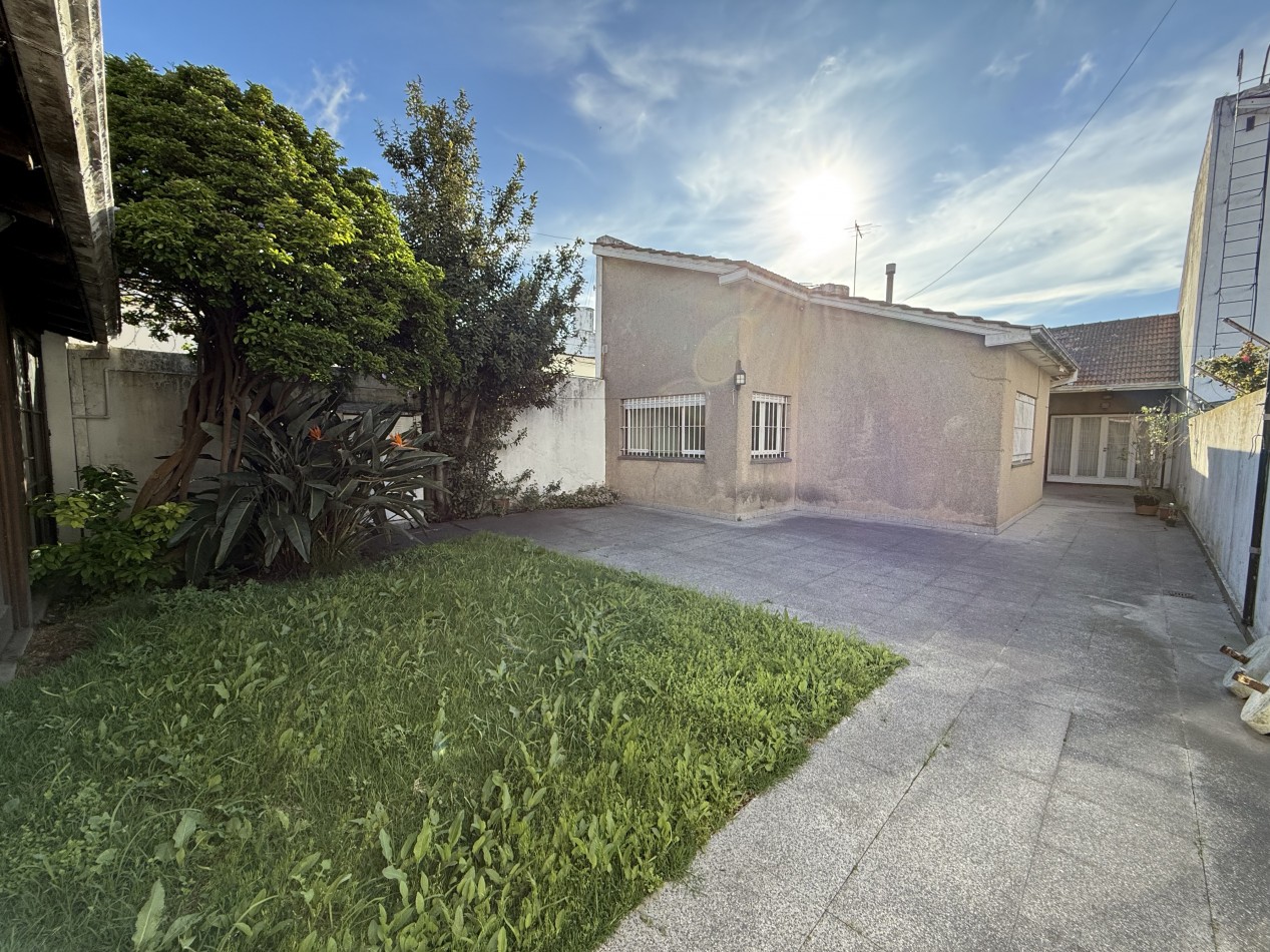 CHALET 3 AMBIENTES CON GARAGE, PATIO Y QUINCHO EN CHAUVIN. MAR DEL PLATA