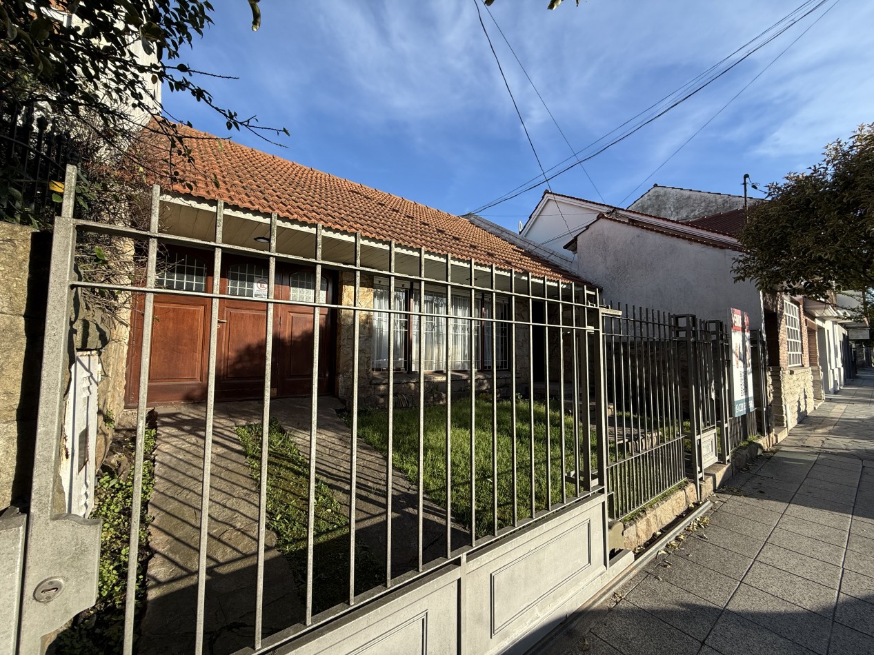 CHALET 3 AMBIENTES CON GARAGE, PATIO Y QUINCHO EN CHAUVIN. MAR DEL PLATA