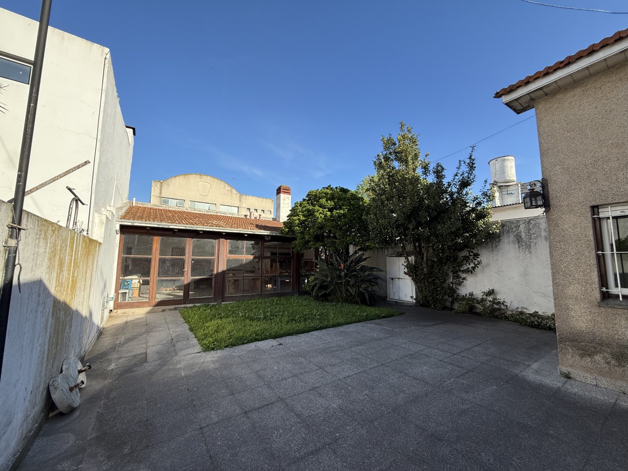 CHALET 3 AMBIENTES CON GARAGE, PATIO Y QUINCHO EN CHAUVIN. MAR DEL PLATA