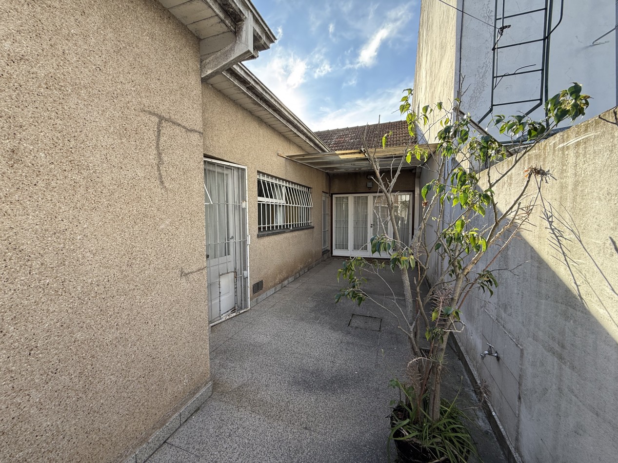 CHALET 3 AMBIENTES CON GARAGE, PATIO Y QUINCHO EN CHAUVIN. MAR DEL PLATA