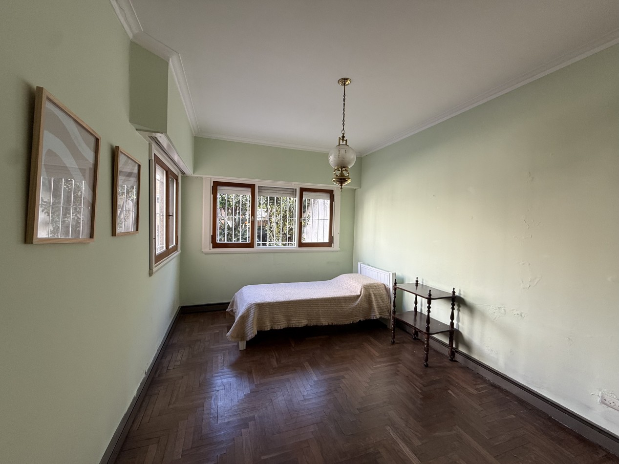 CHALET 3 AMBIENTES CON GARAGE, PATIO Y QUINCHO EN CHAUVIN. MAR DEL PLATA