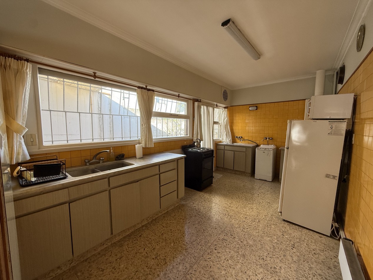 CHALET 3 AMBIENTES CON GARAGE, PATIO Y QUINCHO EN CHAUVIN. MAR DEL PLATA