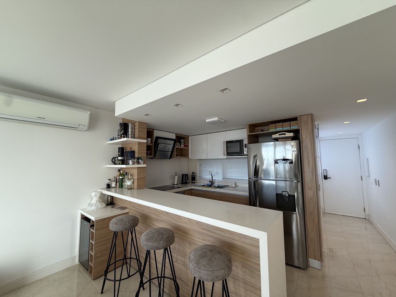 MODERNO SEMIPISO 2 AMBIENTES CON COCHERA Y BAULERA ZONA CHAUVIN. MAR DEL PLATA