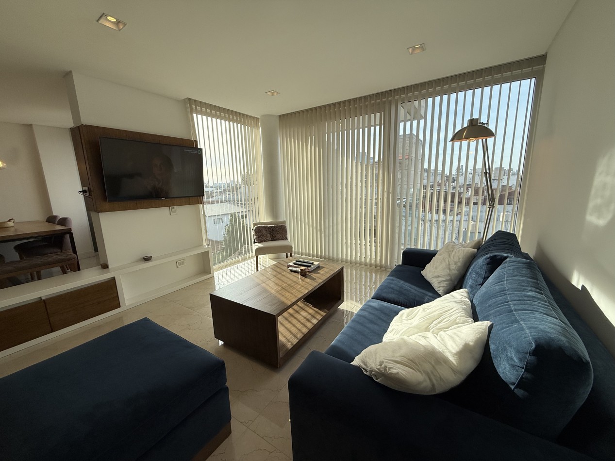 MODERNO SEMIPISO 2 AMBIENTES CON COCHERA Y BAULERA ZONA CHAUVIN. MAR DEL PLATA