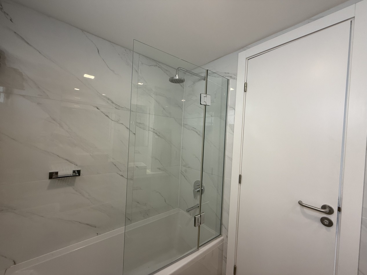 MODERNO SEMIPISO 2 AMBIENTES CON COCHERA Y BAULERA ZONA CHAUVIN. MAR DEL PLATA