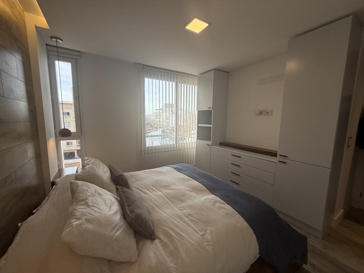 MODERNO SEMIPISO 2 AMBIENTES CON COCHERA Y BAULERA ZONA CHAUVIN. MAR DEL PLATA