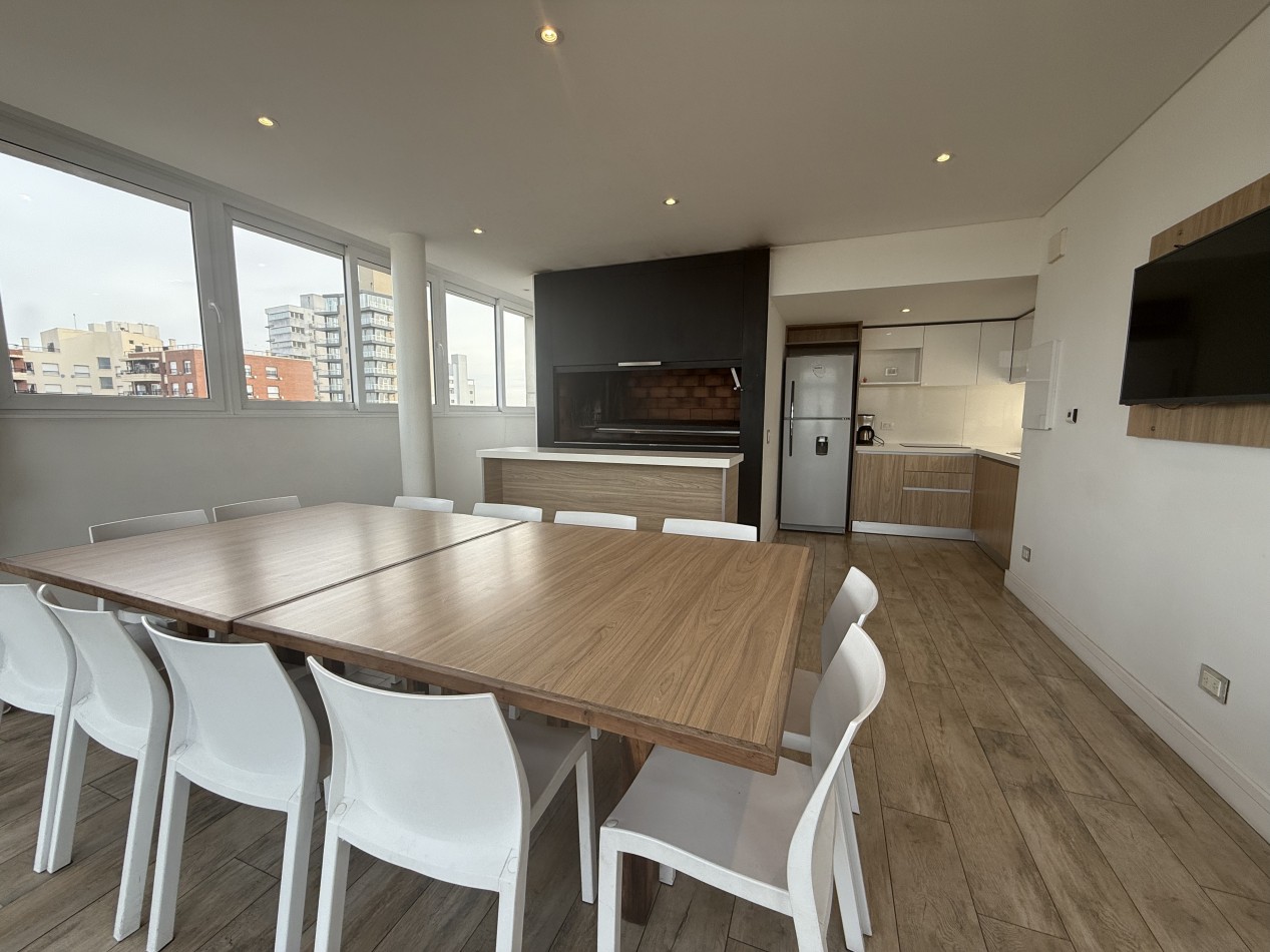 MODERNO SEMIPISO 2 AMBIENTES CON COCHERA Y BAULERA ZONA CHAUVIN. MAR DEL PLATA