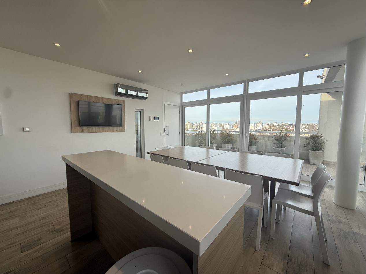 MODERNO SEMIPISO 2 AMBIENTES CON COCHERA Y BAULERA ZONA CHAUVIN. MAR DEL PLATA