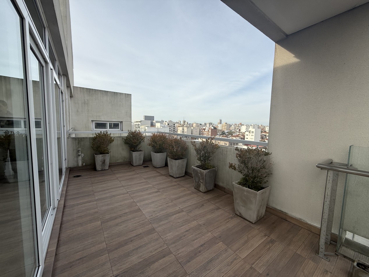 MODERNO SEMIPISO 2 AMBIENTES CON COCHERA Y BAULERA ZONA CHAUVIN. MAR DEL PLATA