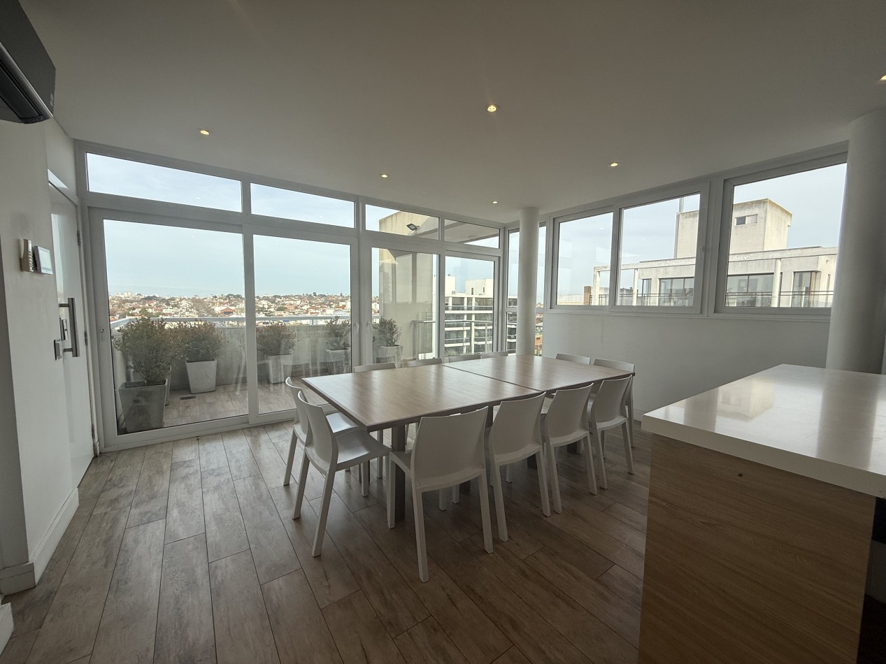 MODERNO SEMIPISO 2 AMBIENTES CON COCHERA Y BAULERA ZONA CHAUVIN. MAR DEL PLATA