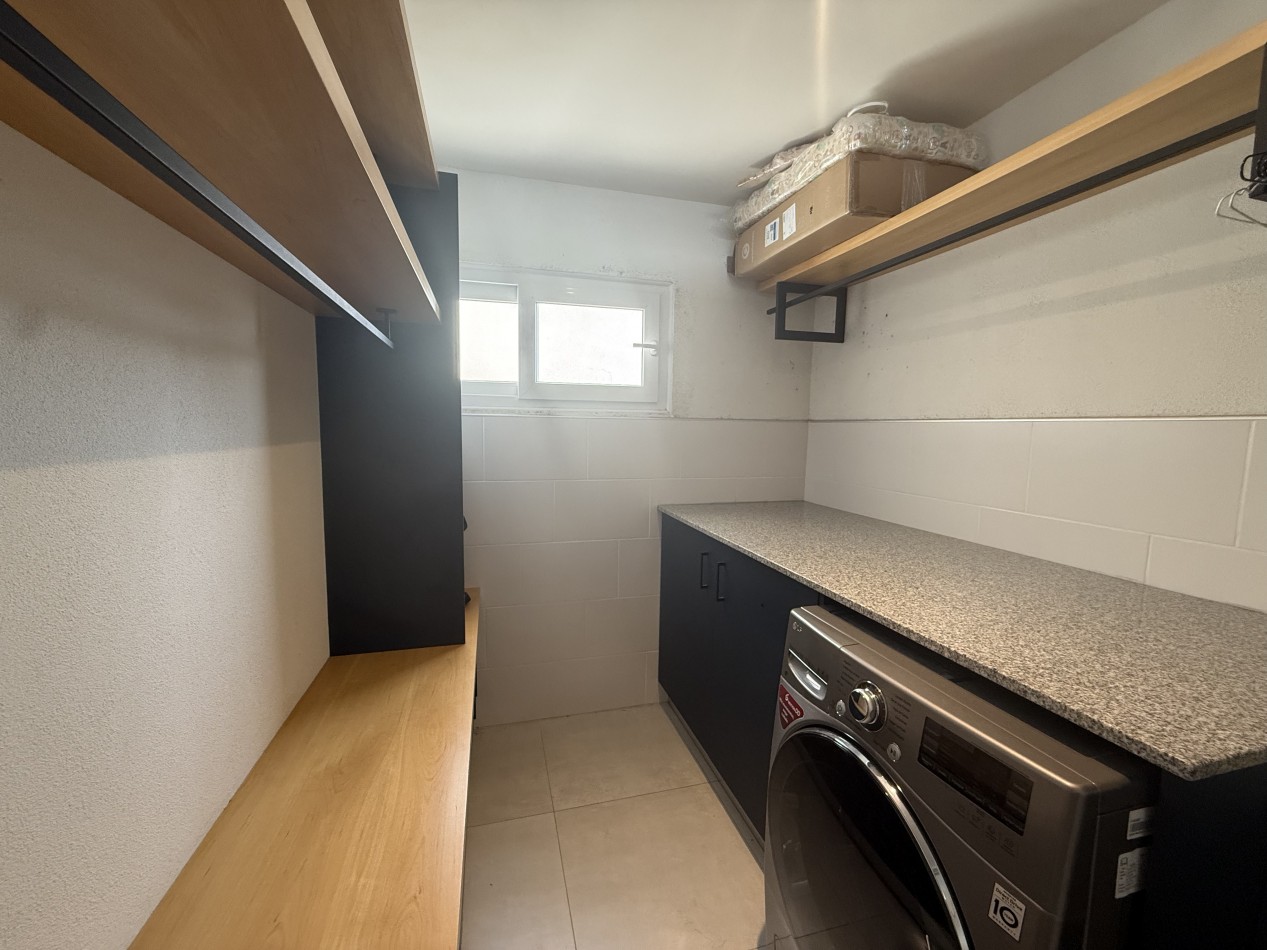 MODERNO SEMIPISO 2 AMBIENTES CON COCHERA Y BAULERA ZONA CHAUVIN. MAR DEL PLATA