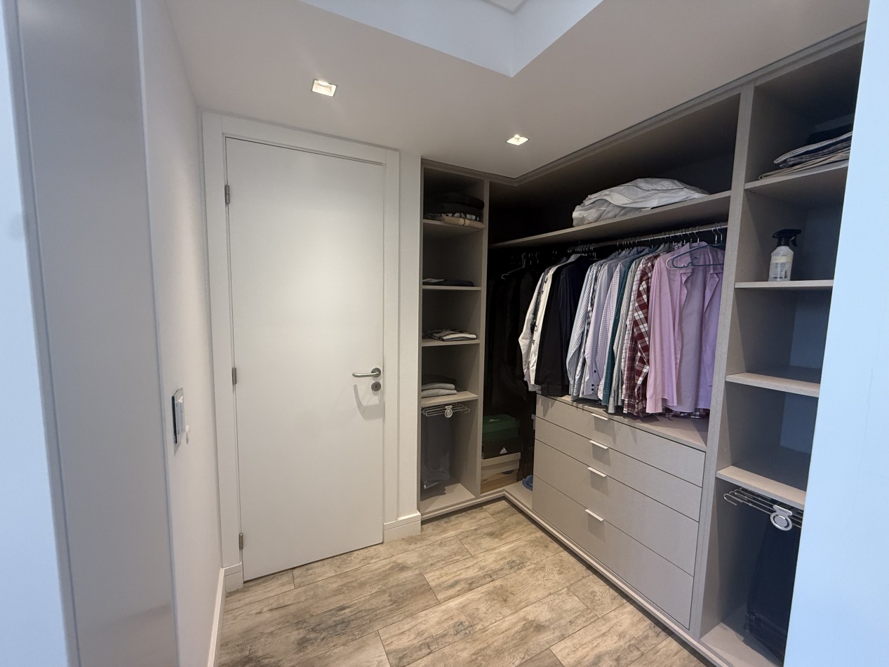 MODERNO SEMIPISO 2 AMBIENTES CON COCHERA Y BAULERA ZONA CHAUVIN. MAR DEL PLATA