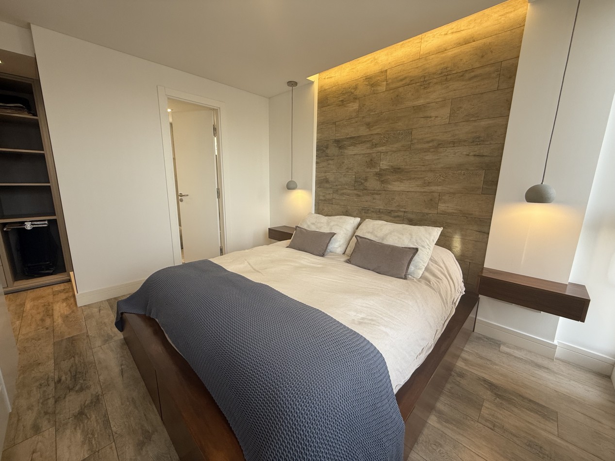 MODERNO SEMIPISO 2 AMBIENTES CON COCHERA Y BAULERA ZONA CHAUVIN. MAR DEL PLATA