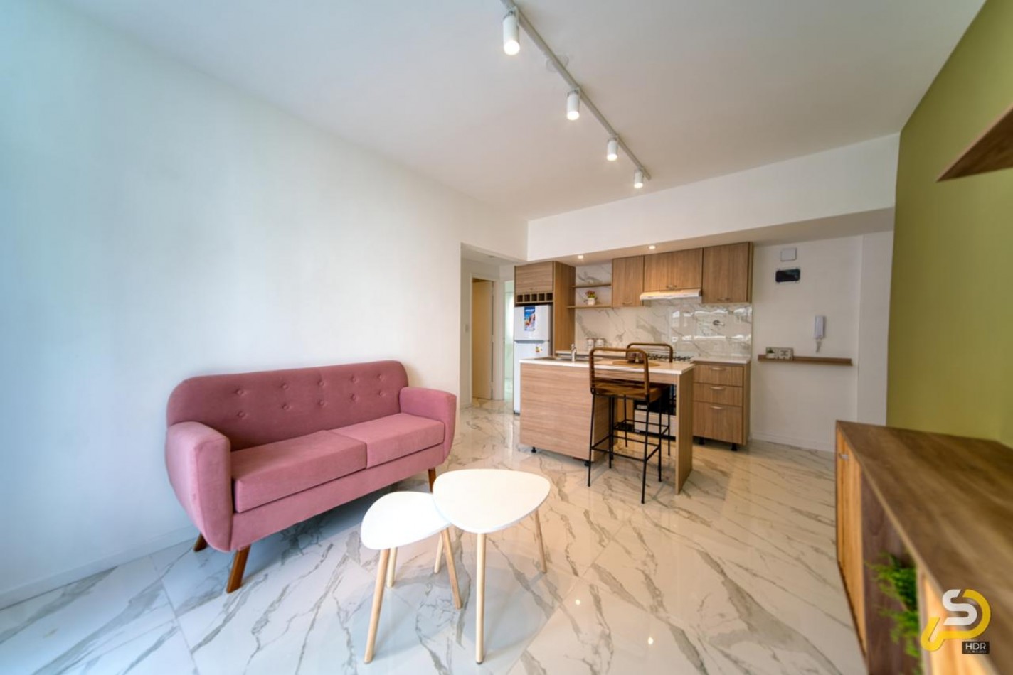 DEPARTAMENTO 3 AMBIENTES AL FRENTE CON BALCON TOTALMENTE EQUIPADO. MAR DEL PLATA