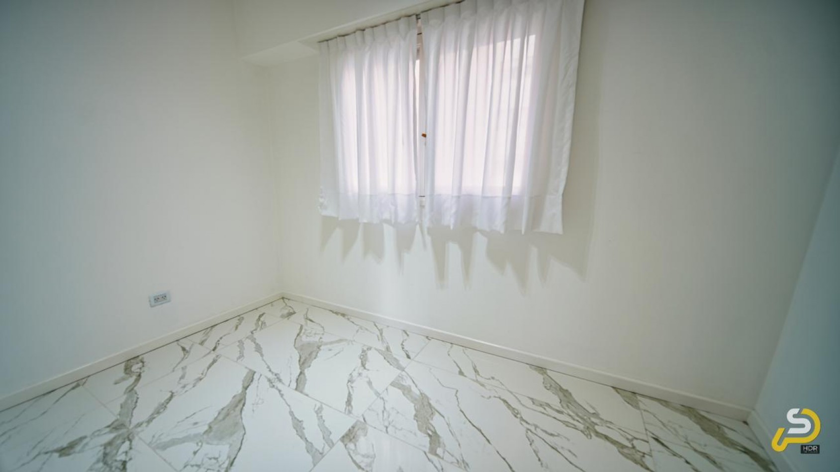 DEPARTAMENTO 3 AMBIENTES AL FRENTE CON BALCON TOTALMENTE EQUIPADO. MAR DEL PLATA