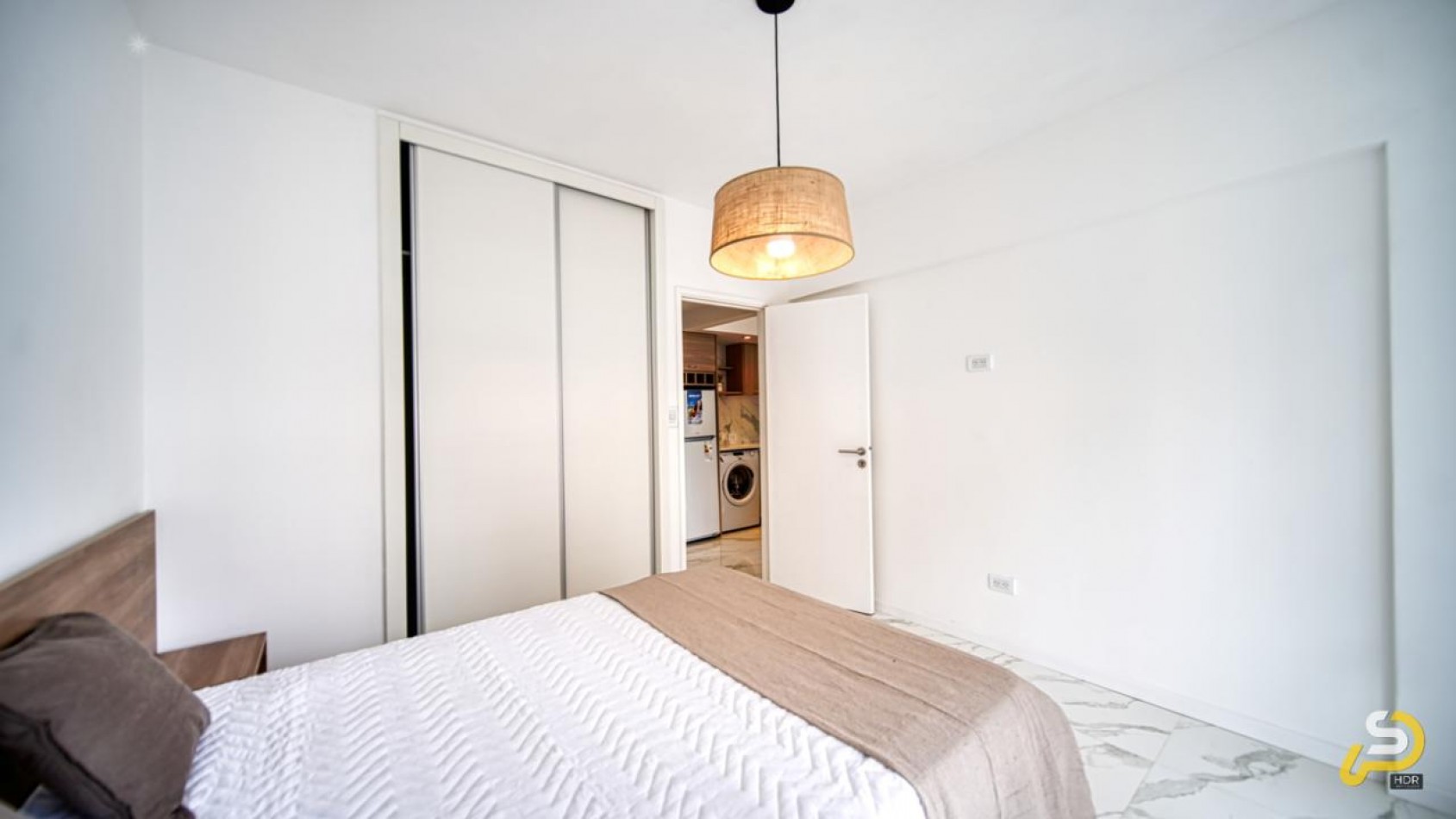 DEPARTAMENTO 3 AMBIENTES AL FRENTE CON BALCON TOTALMENTE EQUIPADO. MAR DEL PLATA