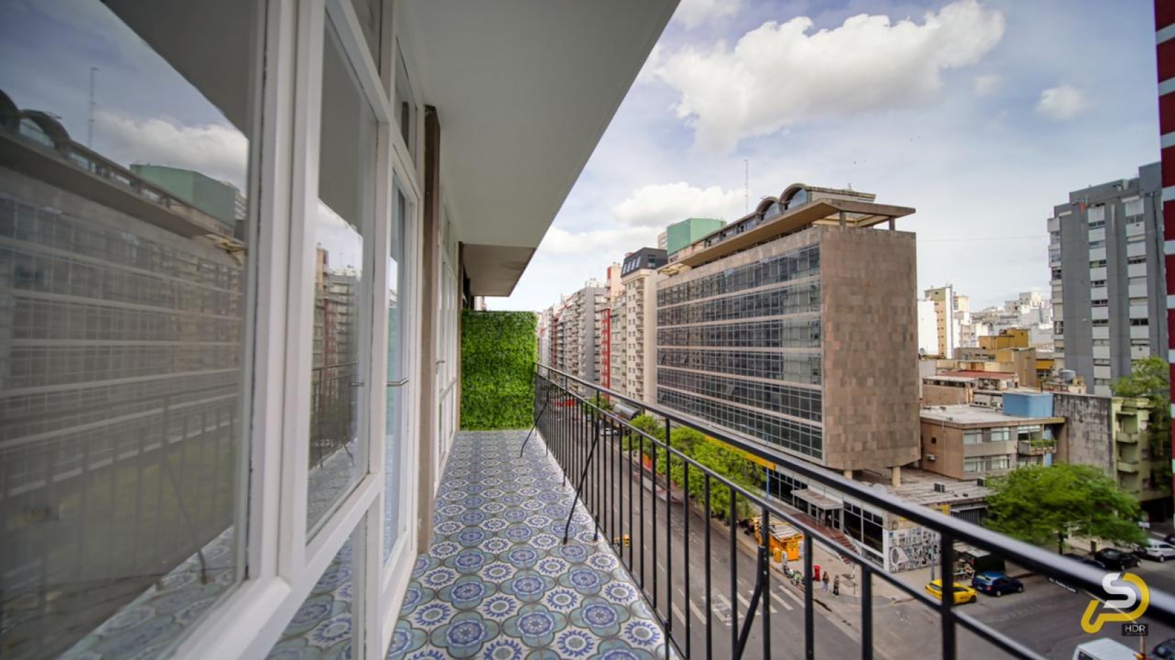 DEPARTAMENTO 3 AMBIENTES AL FRENTE CON BALCON TOTALMENTE EQUIPADO. MAR DEL PLATA