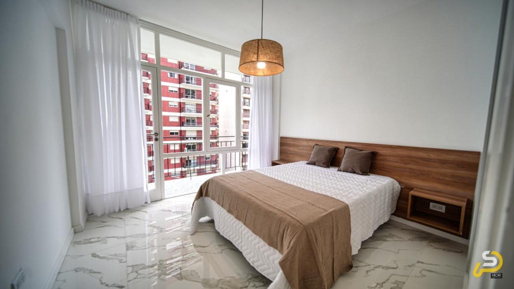 DEPARTAMENTO 3 AMBIENTES AL FRENTE CON BALCON TOTALMENTE EQUIPADO. MAR DEL PLATA