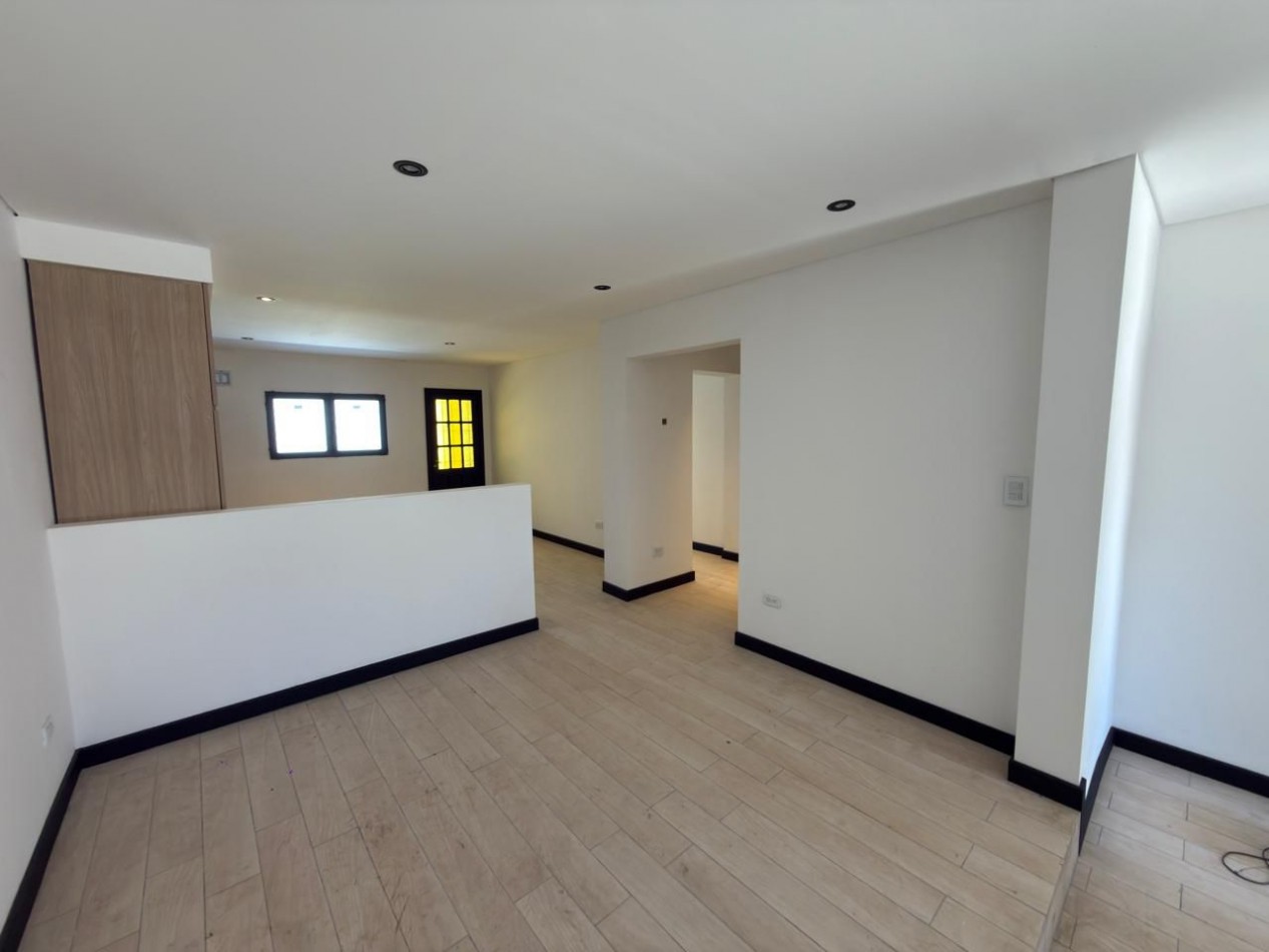 CASA RECICLADA CON PARQUE EN BARRIO SAN JOSE. MAR DEL PLATA