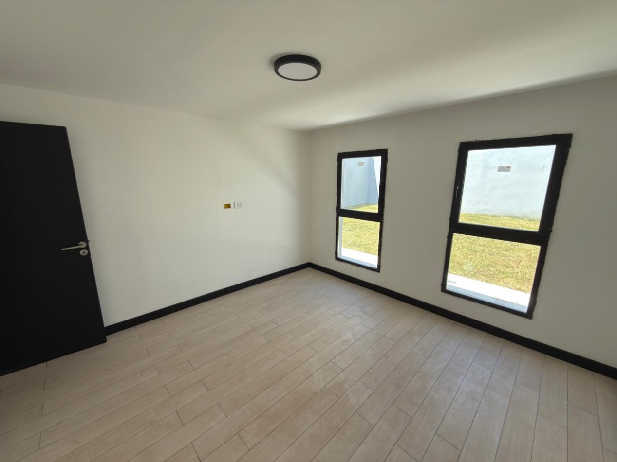 CASA RECICLADA CON PARQUE EN BARRIO SAN JOSE. MAR DEL PLATA