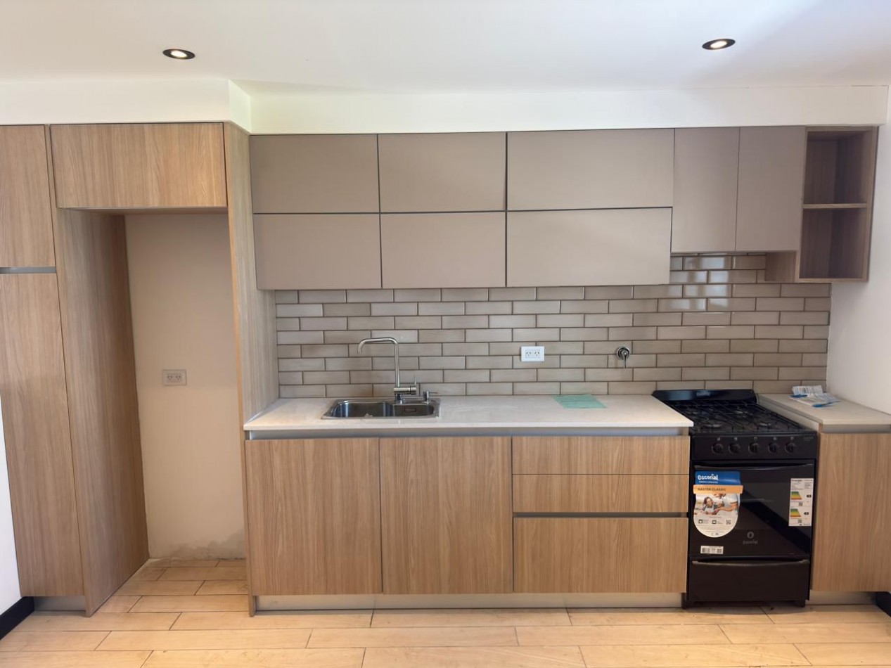 CASA RECICLADA CON PARQUE EN BARRIO SAN JOSE. MAR DEL PLATA