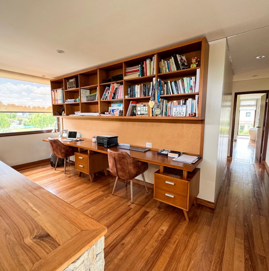 CASA DE CATEGORIA EN BARRIO PRIVADO ARENAS DEL SUR. MAR DEL PLATA