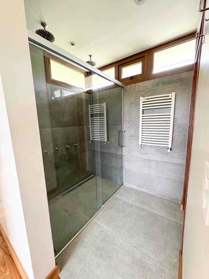 CASA DE CATEGORIA EN BARRIO PRIVADO ARENAS DEL SUR. MAR DEL PLATA