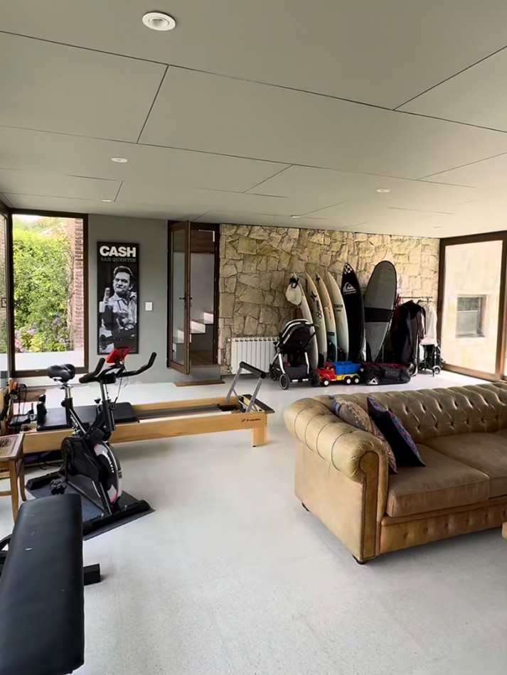 CASA DE CATEGORIA EN BARRIO PRIVADO ARENAS DEL SUR. MAR DEL PLATA