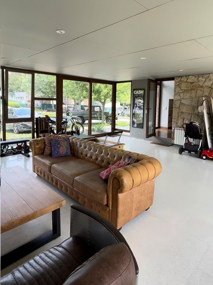 CASA DE CATEGORIA EN BARRIO PRIVADO ARENAS DEL SUR. MAR DEL PLATA