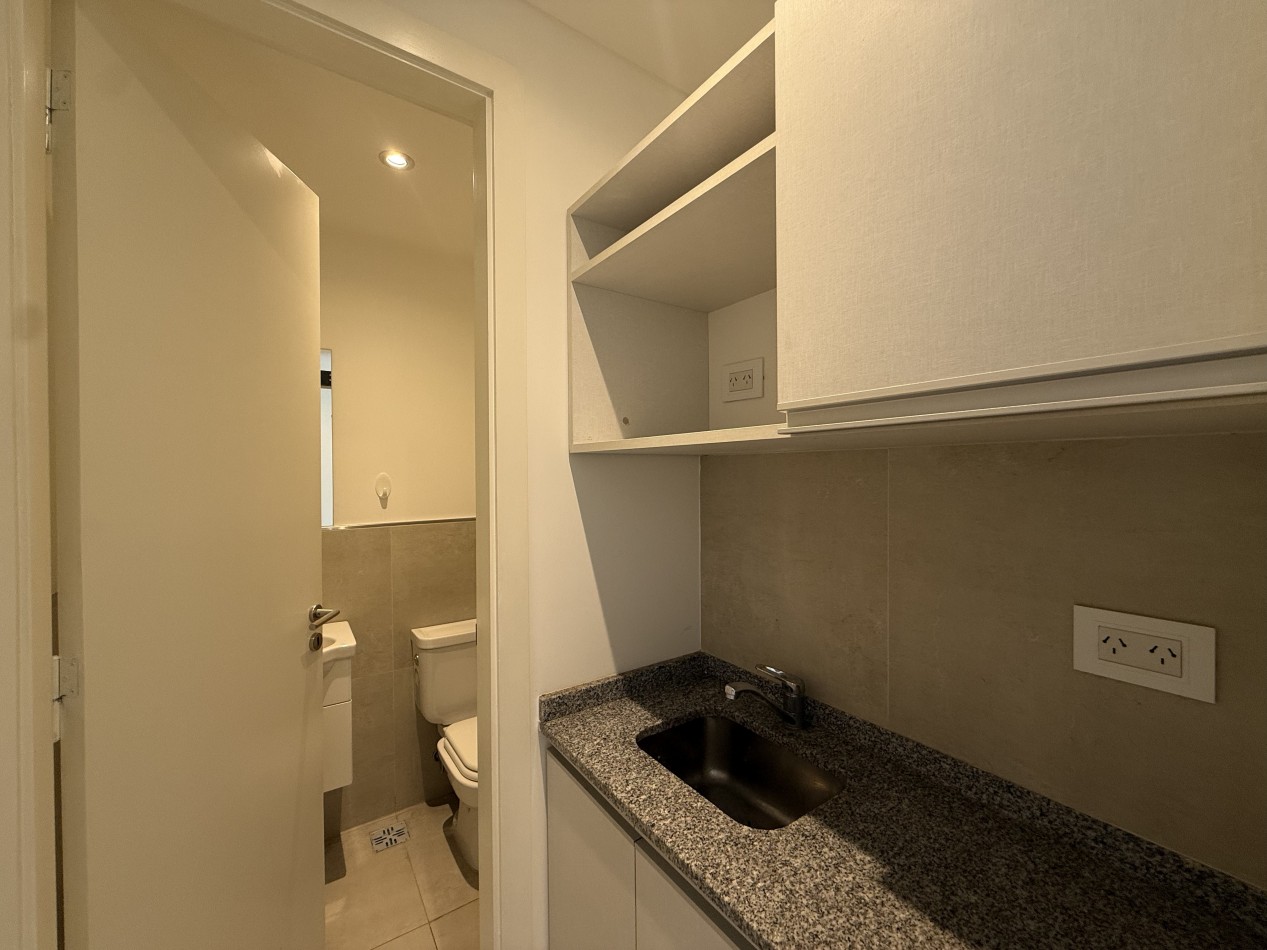 OFICINA EN ALQUILER SIN EXPENSAS SOBRE AV. JUAN B JUSTO. MAR DEL PLATA