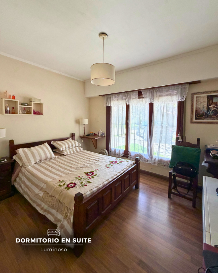 CASA DE TRES AMBIENTES CON DEPENDENCIA Y PARQUE - ZONA LOS PINARES 