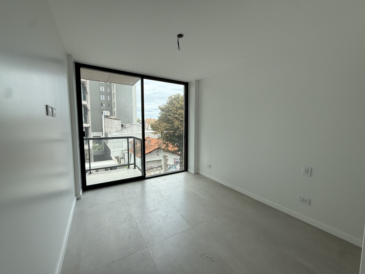 VENTA DEPARTAMENTO 2 AMBIENTES DE CATEGORIA CON COCHERA Y AMENITIES EN GUEMES. MAR DEL PLATA